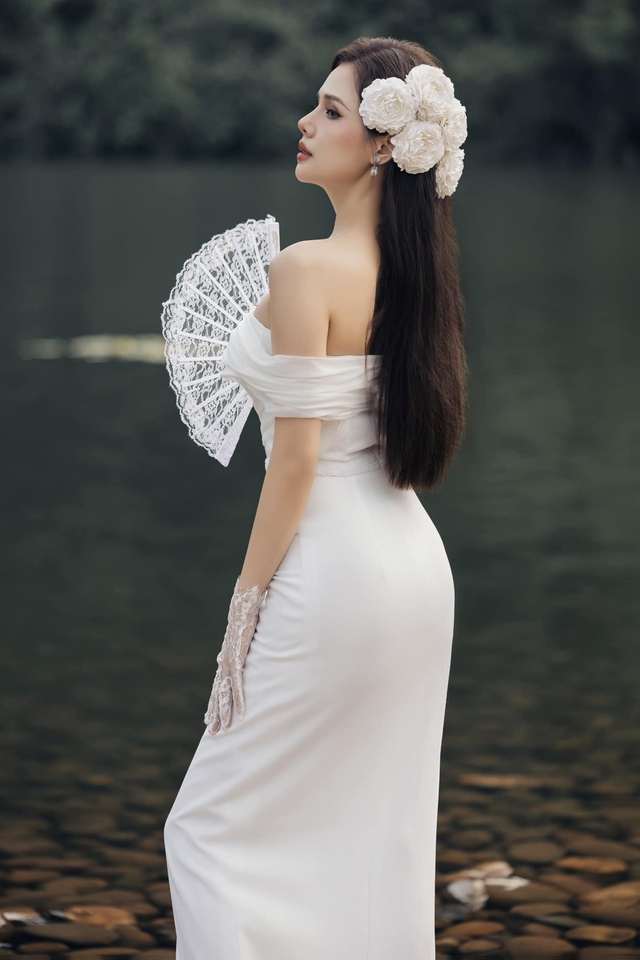 Người đẹp Vbiz làm dâu một trong những gia tộc kín tiếng bậc nhất: Mẹ hai con sang nhất nhì showbiz, được chồng cưng chiều như nữ hoàng- Ảnh 1. Người đẹp Vbiz làm dâu một trong những gia tộc kín tiếng bậc nhất: Mẹ hai con sang nhất nhì showbiz, được chồng cưng chiều như nữ hoàng- Ảnh 1.