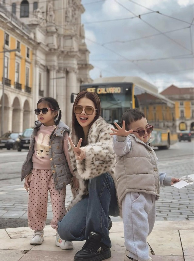 Người đẹp Vbiz làm dâu một trong những gia tộc kín tiếng bậc nhất: Mẹ hai con sang nhất nhì showbiz, được chồng cưng chiều như nữ hoàng- Ảnh 4. Người đẹp Vbiz làm dâu một trong những gia tộc kín tiếng bậc nhất: Mẹ hai con sang nhất nhì showbiz, được chồng cưng chiều như nữ hoàng- Ảnh 4.