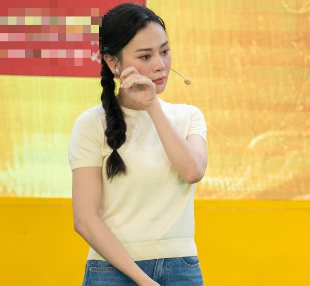Nữ diễn viên vợ shark Bình bật khóc nức nở: "Tôi xin cúi đầu"- Ảnh 2. Nữ diễn viên vợ bong da ket qua truc tiep Bình bật khóc nức nở: "Tôi xin cúi đầu"- Ảnh 2.
