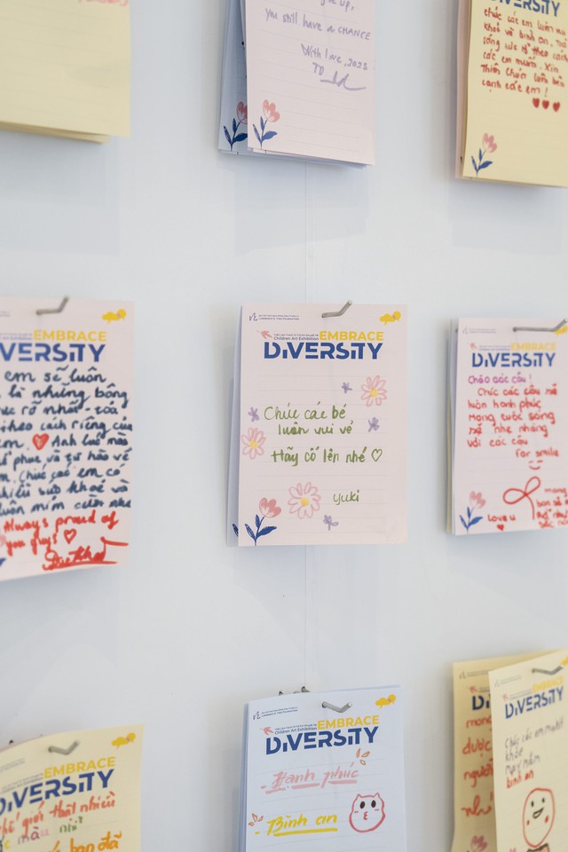 Triển lãm tranh từ trẻ khuyết tật “Embrace Diversity 2025”: Khi sự khác biệt dệt nên thế giới- Ảnh 5.