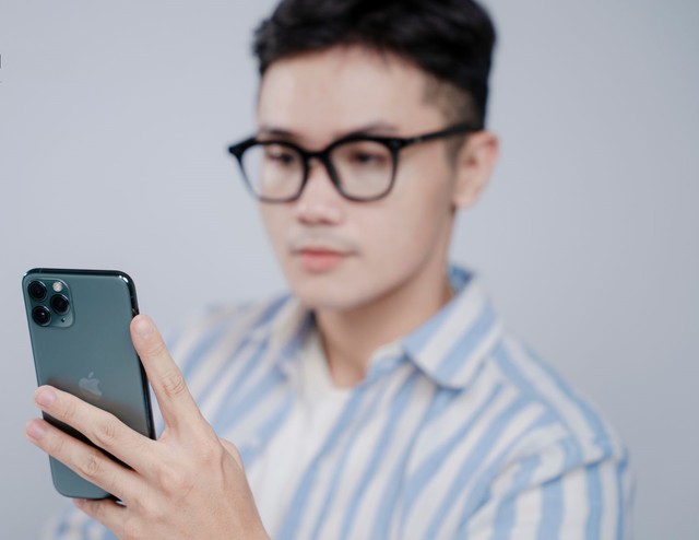 M&aacute;y cũ Apple &ldquo;ch&aacute;y h&agrave;ng&rdquo;, iPhone 13 Pro về gi&aacute; kh&oacute; tin: Chuyện g&igrave; vậy?- Ảnh 1.
