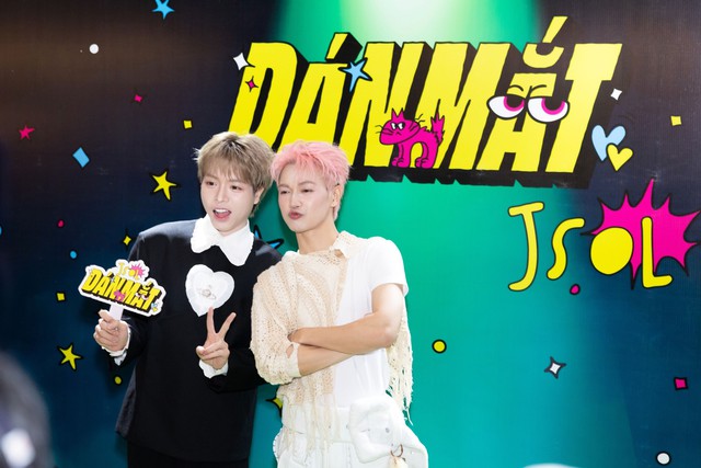 JSOL tán tỉnh Lâm Thanh Mỹ, "thả thính" tung trời cùng dàn "Anh trai say hi" trong MV mới
- Ảnh 5. JSOL tán tỉnh Lâm Thhi88. com Mỹ, "thả thính" tung trời cùng dàn "Anh trai say hi" trong MV mới
- Ảnh 5.