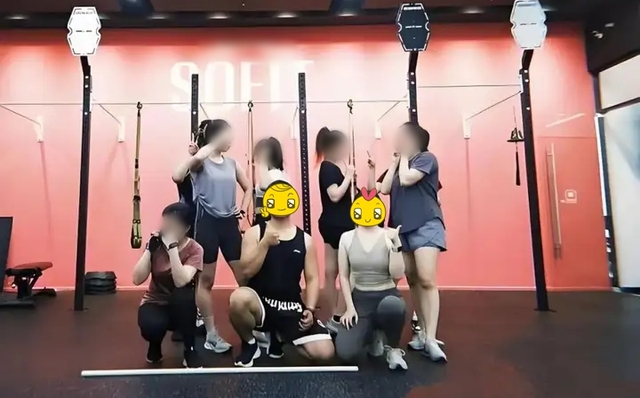 Lộ bằng chứng vợ giám đốc ngân hàng chuyển 700 triệu cho HLV thể hình mua ô tô, kèm lời nhắn gây sốc?- Ảnh 3. Lộ bằng chứng vợ giám đốc ngân hàng chuyển 700 triệu cho HLV thể hình mua ô tô, kèm lời nhắn gây sốc?- Ảnh 3.