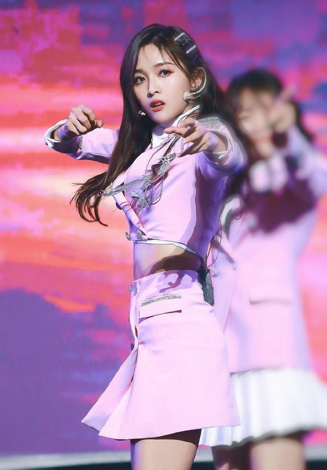 Nữ idol tranh danh xưng "thần tiên tỷ tỷ" với Lưu Diệc Phi: Đi hát 10 năm không hot bằng 1 lần ngất xỉu- Ảnh 1.