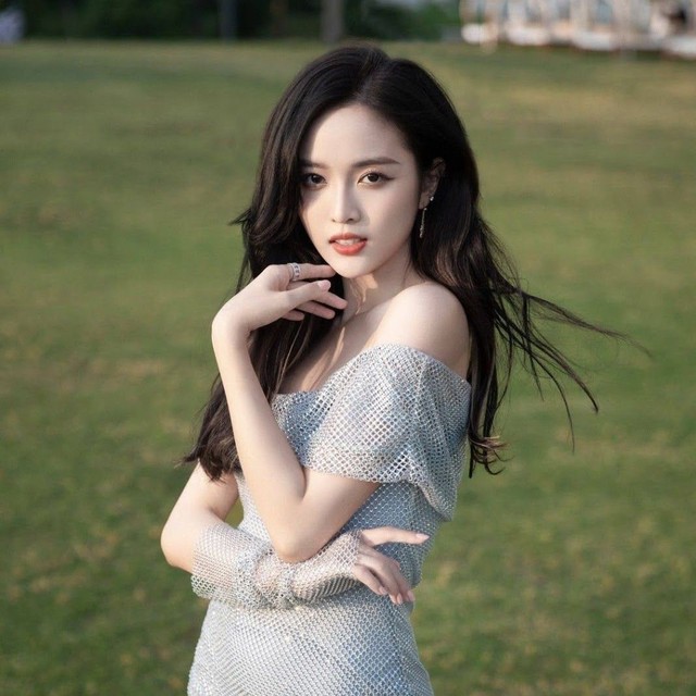 Nữ idol tranh danh xưng "thần tiên tỷ tỷ" với Lưu Diệc Phi: Đi hát 10 năm không hot bằng 1 lần ngất xỉu- Ảnh 11.