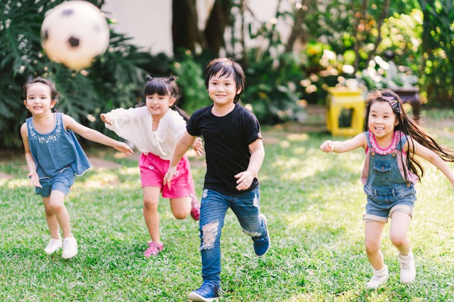 Nhà giàu vung tiền cho con hưởng mọi nguồn lực giáo dục tốt nhất, còn với gia đình bình thường đâu là cách giáo dục ưu việt nhất - Giáo sư Harvard và các nhà tâm lý học hợp sức đưa đáp án!- Ảnh 3.