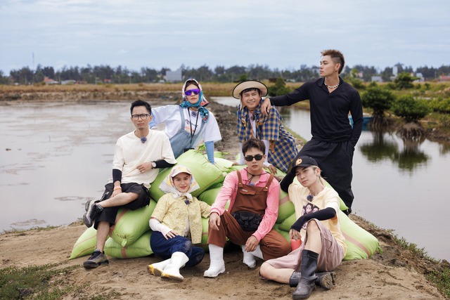 'Gia đình Haha' Tập 6: Khi đồng muối Sa Huỳnh hóa thước phim quay chậm, tái hiện nỗi nhọc nhằn của người diêm dân- Ảnh 5. 'Gia đình Haha' Tập 6: Khi đồng muối Sa Huỳnh hóa thước phim quay chậm, tái hiện nỗi nhọc nhằn của người diêm dân- Ảnh 5.