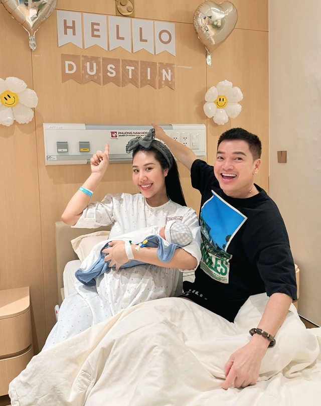 Vợ kém 37 tuổi của Quang Minh: "Biết tôi bầu con trai, chồng khóc nức nở"- Ảnh 1. Vợ kém 37 tuổi của Quang Minh: "Biết tôi bầu con trai, chồng khóc nức nở"- Ảnh 1.