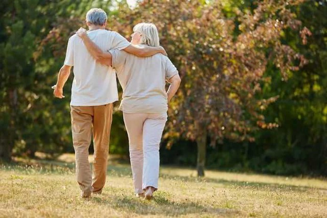 Nhìn dáng đi bộ biết ai là người sống lâu: Người đi bô nhanh và đi chậm ai sống lâu hơn? Sự chênh lệch tuổi thọ có thể lên tới 16 năm- Ảnh 3. Nhìn dáng đi bộ biết ai là người sống lâu: Người đi bô nhanh và đi chậm ai sống lâu hơn? Sự chênh lệch tuổi thọ có thể lên tới 16 năm- Ảnh 3.