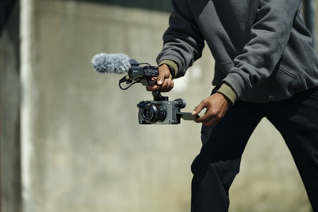 Sony ra mắt máy quay cỡ nhỏ FX2 hướng tới các nhà làm phim độc lập- Ảnh 3. Sony ra mắt máy lich truc tiep bong da ngoai hang anh cỡ nhỏ FX2 hướng tới các nhà làm phim độc lập- Ảnh 3.