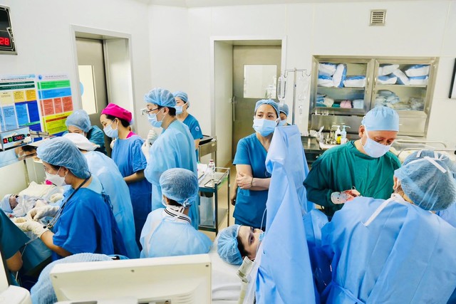 Phép màu từ trung tâm can thiệp bào thai Bệnh viện Từ Dũ: em bé thứ 8 chào đời khỏe mạnh sau hành trình 16 năm chờ đợi của người mẹ- Ảnh 5. Phép màu từ trung tâm can thiệp bào thai Bệnh viện Từ Dũ: em bé thứ 8 chào đời khỏe mạnh sau hành trình 16 năm chờ đợi của người mẹ- Ảnh 5.