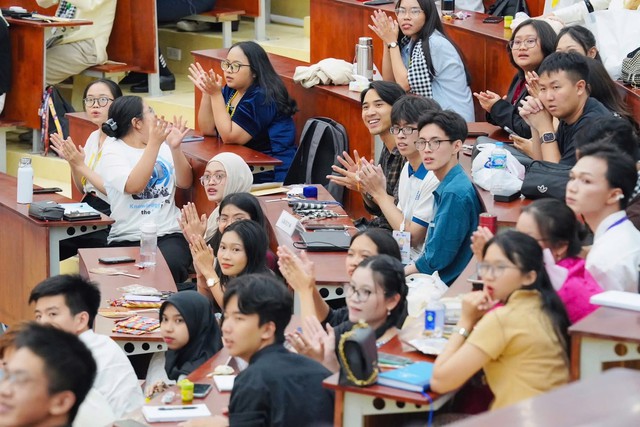 Lễ bế mạc Trại hè AUN-VNUHCM Summer Program 2025: Kết nối tri thức, truc tiep bong da vtv6 tỏa hành động vì phát triển bền vững- Ảnh 3.