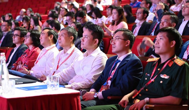 Tập hợp trí tuệ Việt, kết nối nguồn lực hiện tại để phát triển đất nước trong tương lai- Ảnh 4. Tập hợp trí tuệ Việt, kết nối nguồn lực hiện tại để phát triển đất nước trong tương lai- Ảnh 4.