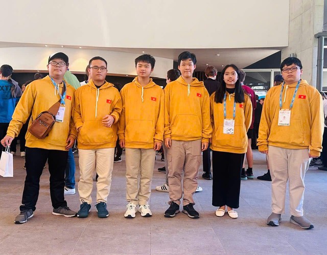 6/6 học sinh Đội tuyển Việt Nam tham dự IMO 2025 đều đoạt giải. 6/6 học sinh Đội tuyển Việt Nam tham dự IMO 2025 đều đoạt giải.