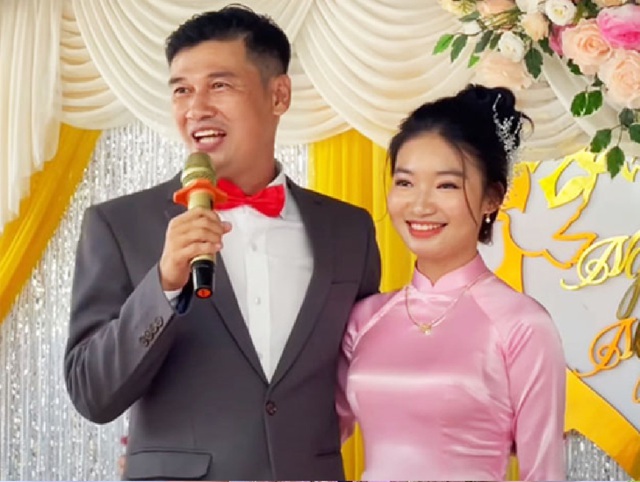 Vợ kém 26 tuổi của Tiết Cương có động thái sau khi bị mắng chửi suốt 3 năm- Ảnh 2. Vợ kém 26 tuổi của Tiết Cương có động thái sau khi bị mắng chửi suốt 3 năm- Ảnh 2.