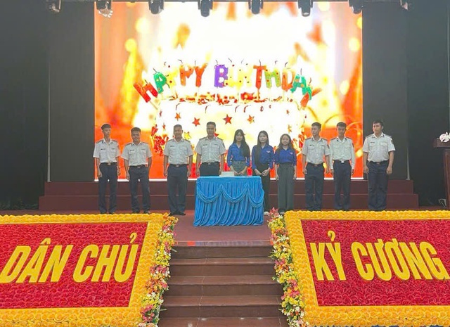 Diễn đàn thanh niên: “Tuổi trẻ Hải đội 211 xung kích, sáng tạo trên nền tảng công nghệ số”- Ảnh 4. Diễn đàn thanh niên: “Tuổi trẻ Hải đội 211 xung kích, sáng tạo trên nền tảng công nghệ số”- Ảnh 4.