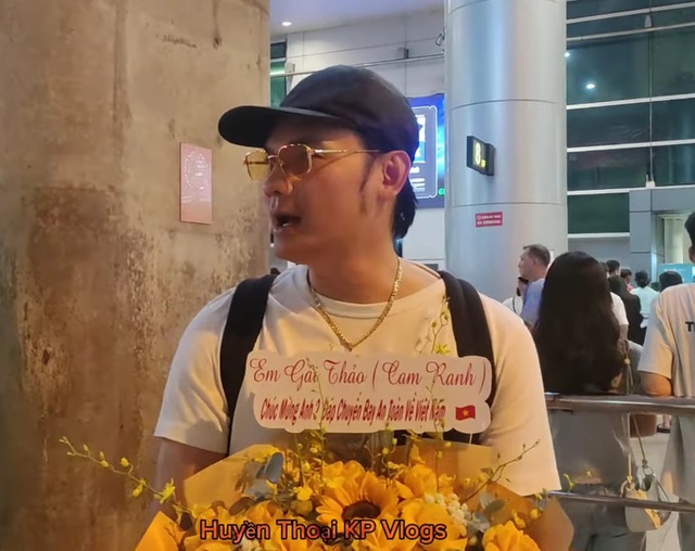 Nam NSƯT bay từ Mỹ về Việt Nam lúc 1 giờ sáng, xuyên qua bão: "Tôi chỉ biết niệm Phật"- Ảnh 2. Nam NSƯT bay từ Mỹ về Việt Nam lúc 1 giờ sáng, xuyên qua bão: "Tôi chỉ biết niệm Phật"- Ảnh 2.