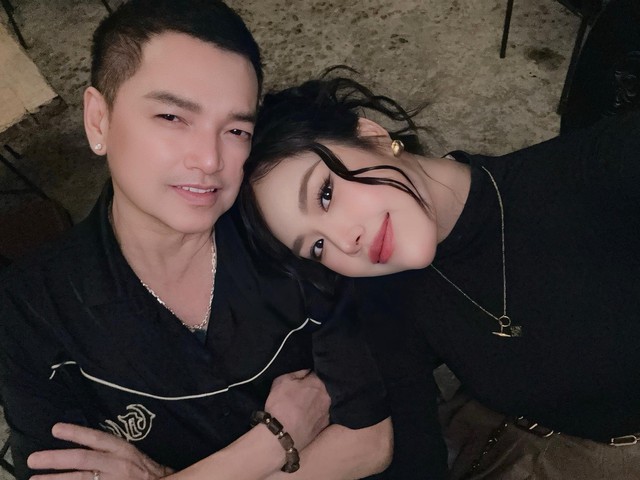 Quang Minh tắt điện thoại, vợ kém 37 tuổi quyết thay đổi sau 1 đêm nhìn mặt chồng- Ảnh 2. Quang Minh tắt điện thoại, vợ kém 37 tuổi quyết thay đổi sau 1 đêm nhìn mặt chồng- Ảnh 2.