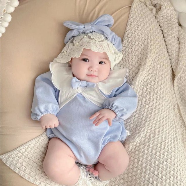 Nhìn em bé mặc đẹp thì thích thật đấy nhưng mẹ phải nắm vững nguyên tắc này để đảm bảo an toàn cho con- Ảnh 1.