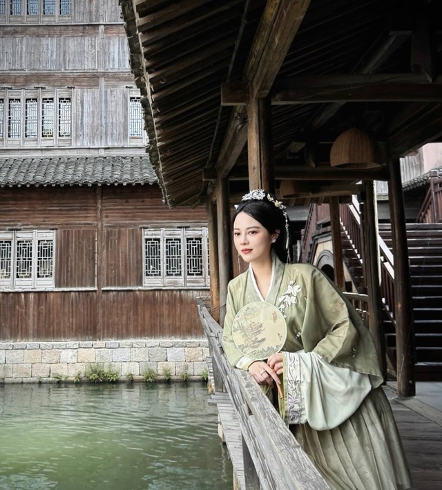 Khoe loạt ảnh du lịch ăn mừng sinh nhật tuổi 38, hot mom Hằng T&uacute;i g&acirc;y sốc với gương mặt biến dạng- Ảnh 6.