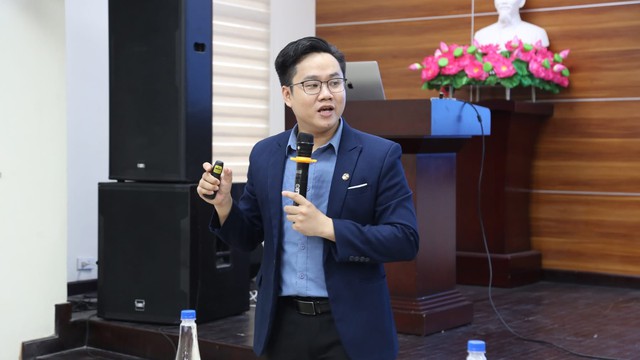Lễ khai giảng Lớp bồi dưỡng kiến thức về trí tuệ nhân tạo (AI) cho các học sinh đạt giải thưởng tại TP. Hồ Chí Minh: Khơi nguồn đam mê, gieo mầm nhân lực tương lai- Ảnh 2. Lễ khai giảng Lớp bồi dưỡng kiến thức về trí tuệ nhân tạo (AI) cho các học sinh đạt giải thưởng tại TP. Hồ Chí Minh: Khơi nguồn đam mê, gieo mầm nhân lực tương lai- Ảnh 2.