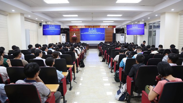 Lễ khai giảng Lớp bồi dưỡng kiến thức về trí tuệ nhân tạo (AI) cho các học sinh đạt giải thưởng tại TP. Hồ Chí Minh: Khơi nguồn đam mê, gieo mầm nhân lực tương lai- Ảnh 1. Lễ khai giảng Lớp bồi dưỡng kiến thức về trí tuệ nhân tạo (AI) cho các học sinh đạt giải thưởng tại TP. Hồ Chí Minh: Khơi nguồn đam mê, gieo mầm nhân lực tương lai- Ảnh 1.