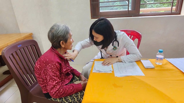TP. Hồ Chí Minh lan tỏa nghĩa tình nhân kỷ niệm Ngày Thương binh - Liệt sĩ 27/7: Nghĩa cử tri ân lan tỏa từ y tế đến cộng đồng- Ảnh 2. TP. Hồ Chí Minh lan tỏa nghĩa tình nhân kỷ niệm Ngày Thương binh - Liệt sĩ 27/7: Nghĩa cử tri ân lan tỏa từ y tế đến cộng đồng- Ảnh 2.