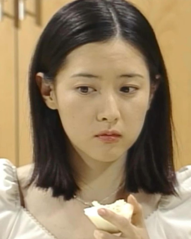 Ngoài phim Nàng Dae Jang Geum, Lee Young Ae còn xinh đẹp rung động lòng người với tạo hình hiện đại, đẳng cấp "quốc bảo nhan sắc" là đây- Ảnh 8.
