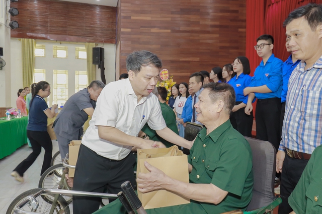 Chuyến thăm hỏi, tri ân các bác thương bệnh binh tại Trung tâm điều dưỡng Thuận Thành – Bắc Ninh- Ảnh 5. Chuyến thăm hỏi, tri ân các bác thương bệnh binh tại Trung tâm điều dưỡng Thuận Thành – Bắc Ninh- Ảnh 5.