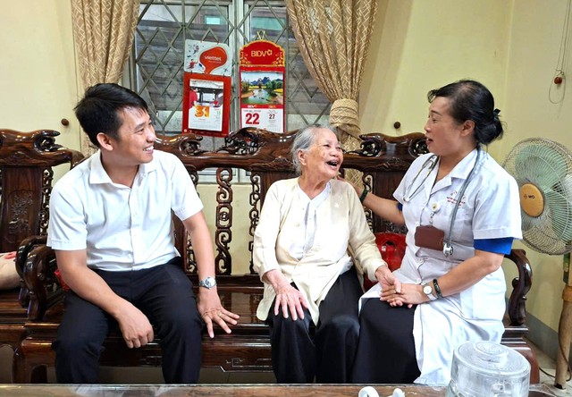Bệnh viện Tuệ Tĩnh khám, tặng quà cho các đối tượng chính sách nhân dịp 78 năm Ngày Thương binh - Liệt sỹ (27/7/1947-27/7/2025)- Ảnh 23. Bệnh viện Tuệ Tĩnh khám, tặng quà cho các đối tượng chính sách nhân dịp 78 năm Ngày Thương binh - Liệt sỹ (27/7/1947-27/7/2025)- Ảnh 23.