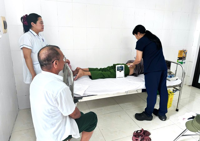 Bệnh viện Tuệ Tĩnh khám, tặng quà cho các đối tượng chính sách nhân dịp 78 năm Ngày Thương binh - Liệt sỹ (27/7/1947-27/7/2025)- Ảnh 20. Bệnh viện Tuệ Tĩnh khám, tặng quà cho các đối tượng chính sách nhân dịp 78 năm Ngày Thương binh - Liệt sỹ (27/7/1947-27/7/2025)- Ảnh 20.