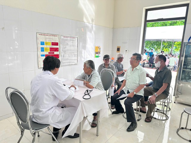 Bệnh viện Tuệ Tĩnh khám, tặng quà cho các đối tượng chính sách nhân dịp 78 năm Ngày Thương binh - Liệt sỹ (27/7/1947-27/7/2025)- Ảnh 13. Bệnh viện Tuệ Tĩnh khám, tặng quà cho các đối tượng chính sách nhân dịp 78 năm Ngày Thương binh - Liệt sỹ (27/7/1947-27/7/2025)- Ảnh 13.
