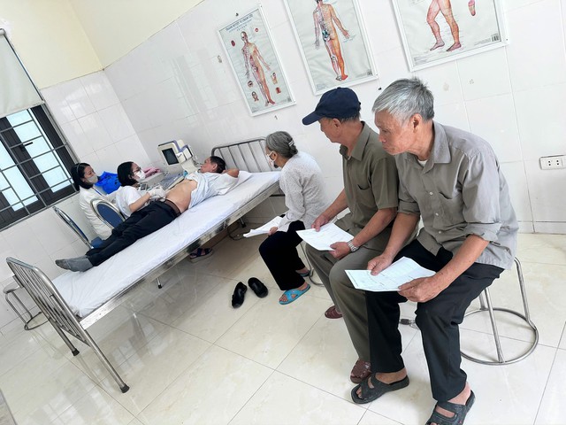 Bệnh viện Tuệ Tĩnh khám, tặng quà cho các đối tượng chính sách nhân dịp 78 năm Ngày Thương binh - Liệt sỹ (27/7/1947-27/7/2025)- Ảnh 18. Bệnh viện Tuệ Tĩnh khám, tặng quà cho các đối tượng chính sách nhân dịp 78 năm Ngày Thương binh - Liệt sỹ (27/7/1947-27/7/2025)- Ảnh 18.