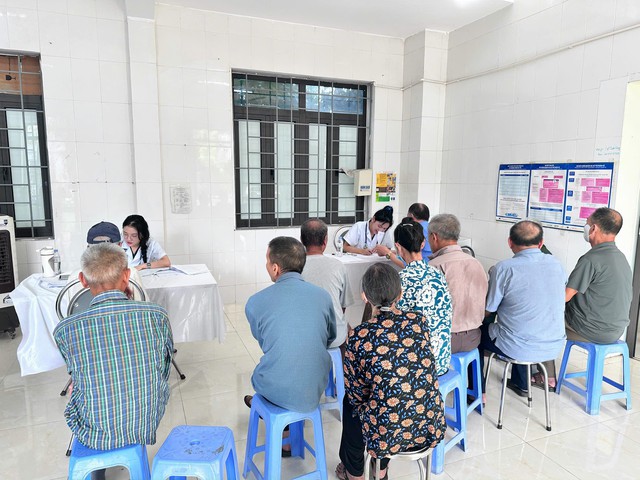 Bệnh viện Tuệ Tĩnh khám, tặng quà cho các đối tượng chính sách nhân dịp 78 năm Ngày Thương binh - Liệt sỹ (27/7/1947-27/7/2025)- Ảnh 2. Bệnh viện Tuệ Tĩnh khám, tặng quà cho các đối tượng chính sách nhân dịp 78 năm Ngày Thương binh - Liệt sỹ (27/7/1947-27/7/2025)- Ảnh 2.