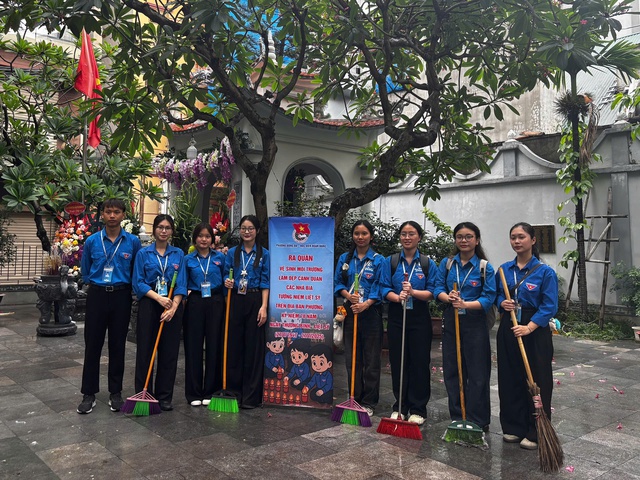 Tuổi trẻ phường Đống Đa với nhiều hoạt động ý nghĩa nhân kỷ niệm 78 năm Ngày Thương binh - Liệt sĩ- Ảnh 2. Tuổi trẻ phường Đống Đa với nhiều hoạt động ý nghĩa nhân kỷ niệm 78 năm Ngày Thương binh - Liệt sĩ- Ảnh 2.