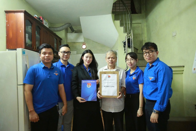 Tuổi trẻ phường Đống Đa với nhiều hoạt động ý nghĩa nhân kỷ niệm 78 năm Ngày Thương binh - Liệt sĩ- Ảnh 3. Tuổi trẻ phường Đống Đa với nhiều hoạt động ý nghĩa nhân kỷ niệm 78 năm Ngày Thương binh - Liệt sĩ- Ảnh 3.