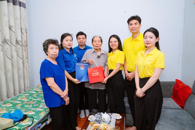 Tuổi trẻ phường Đống Đa với nhiều hoạt động ý nghĩa nhân kỷ niệm 78 năm Ngày Thương binh - Liệt sĩ- Ảnh 4. Tuổi trẻ phường Đống Đa với nhiều hoạt động ý nghĩa nhân kỷ niệm 78 năm Ngày Thương binh - Liệt sĩ- Ảnh 4.