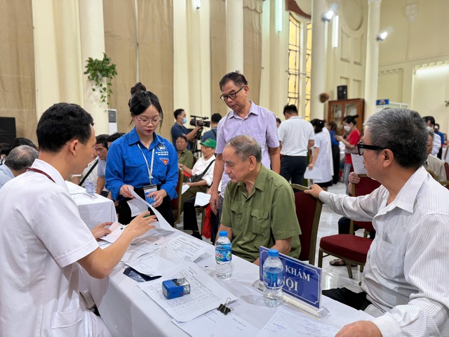 Tuổi trẻ phường Đống Đa với nhiều hoạt động ý nghĩa nhân kỷ niệm 78 năm Ngày Thương binh - Liệt sĩ- Ảnh 5. Tuổi trẻ phường Đống Đa với nhiều hoạt động ý nghĩa nhân kỷ niệm 78 năm Ngày Thương binh - Liệt sĩ- Ảnh 5.