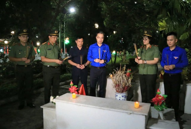 Tri ân người có công – Ngọn lửa không bao giờ tắt trong trái tim thế hệ trẻ- Ảnh 8. Tri ân người có công – Ngọn lửa không bao giờ tắt trong trái tim thế hệ trẻ- Ảnh 8.