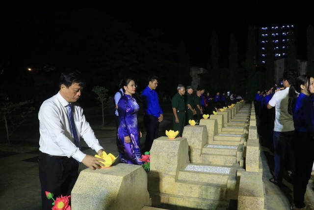 Tri ân người có công – Ngọn lửa không bao giờ tắt trong trái tim thế hệ trẻ- Ảnh 9. Tri ân người có công – Ngọn lửa không bao giờ tắt trong trái tim thế hệ trẻ- Ảnh 9.