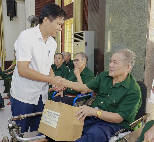 Chuyến thăm hỏi, tri ân các bác thương bệnh binh tại Trung tâm điều dưỡng Thuận Thành – Bắc Ninh- Ảnh 4. Chuyến thăm hỏi, tri ân các bác thương bệnh binh tại Trung tâm điều dưỡng Thuận Thành – Bắc Ninh- Ảnh 4.