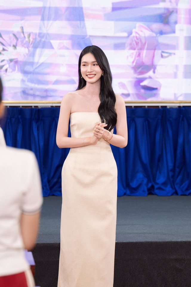 Nàng Hậu sở hữu học vấn đỉnh nhất nhì showbiz Việt làm giảng viên tại ĐH RMIT, netizen hào hứng check series TikTok Nàng Hậu sở hữu học vấn đỉnh nhất nhì showbiz Việt làm giảng viên tại ĐH truc tiep bong da keo nha cai, netizen hào hứng check series TikTok