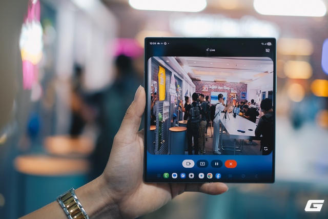Galaxy Z Fold7 đang làm điều mà iPhone 16 Pro Max không dám: Đổi hình thái, giữ nguyên trải nghiệm- Ảnh 17. bong da truc tiep xoi lac Z Fold7 đang làm điều mà iPhone 16 Pro Max không dám: Đổi hình thái, giữ nguyên trải nghiệm- Ảnh 17.