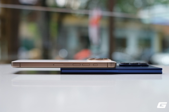 Galaxy Z Fold7 đang làm điều mà iPhone 16 Pro Max không dám: Đổi hình thái, giữ nguyên trải nghiệm- Ảnh 2. bong da truc tiep xoi lac Z Fold7 đang làm điều mà iPhone 16 Pro Max không dám: Đổi hình thái, giữ nguyên trải nghiệm- Ảnh 2.