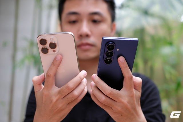 Galaxy Z Fold7 đang làm điều mà iPhone 16 Pro Max không dám: Đổi hình thái, giữ nguyên trải nghiệm- Ảnh 1. bong da truc tiep xoi lac Z Fold7 đang làm điều mà iPhone 16 Pro Max không dám: Đổi hình thái, giữ nguyên trải nghiệm- Ảnh 1.
