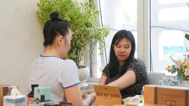 Lớp học tiền sản “Hướng dẫn tắm bé” tại Bệnh viện Phụ sản MêKông: Trang bị kỹ năng chăm sóc bé yêu cho ba mẹ trước ngày vượt cạn- Ảnh 3. Lớp học tiền sản “Hướng dẫn tắm bé” tại Bệnh viện Phụ sản MêKông: Trang bị kỹ năng chăm sóc bé yêu cho ba mẹ trước ngày vượt cạn- Ảnh 3.