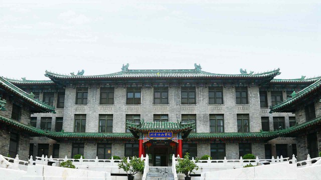 Nữ sinh chưa từng đăng ký ĐH Thanh Hoa nhưng vẫn nhận được giấy báo trúng tuyển, mở phong bì ra mới biết không hề gửi nhầm!- Ảnh 2. Nữ sinh chưa từng đăng ký ĐH Thanh Hoa nhưng vẫn nhận được giấy báo trúng tuyển, mở phong bì ra mới biết không hề gửi nhầm!- Ảnh 2.