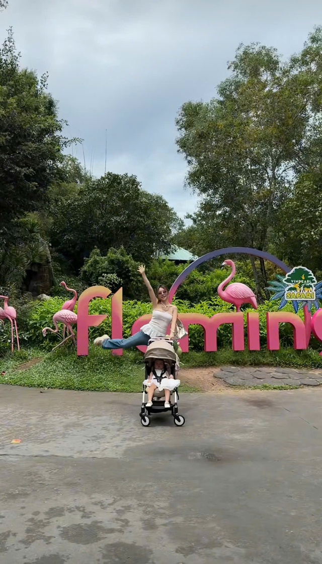 Đưa 2 c&ocirc; c&ocirc;ng ch&uacute;a đi chơi Ph&uacute; Quốc h&agrave;n gắn t&igrave;nh cảm, hot mom Lucie Nguyễn kh&oacute;c r&ograve;ng v&igrave; rời xa v&ograve;ng tay chồng trẻ l&agrave; b&atilde;o tố- Ảnh 1.