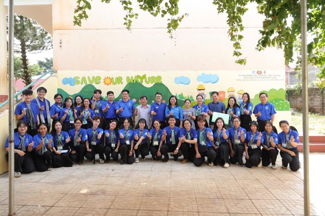 Thăm, động viên chiến sĩ tình nguyện mùa hè xanh thực hiện nhiệm vụ tại Vĩnh Long và Đồng Tháp- Ảnh 4.