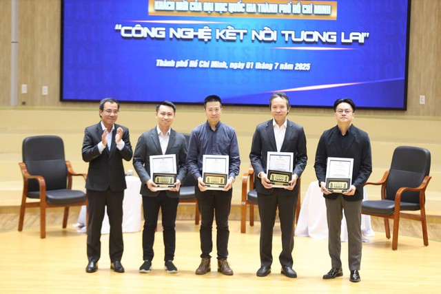 Lan tỏa tinh thần đổi mới sáng tạo từ talkshow “Công nghệ kết nối tương lai”- Ảnh 2. Lan tỏa tinh thần đổi mới sáng tạo từ talkshow “Công nghệ kết nối tương lai”- Ảnh 2.
